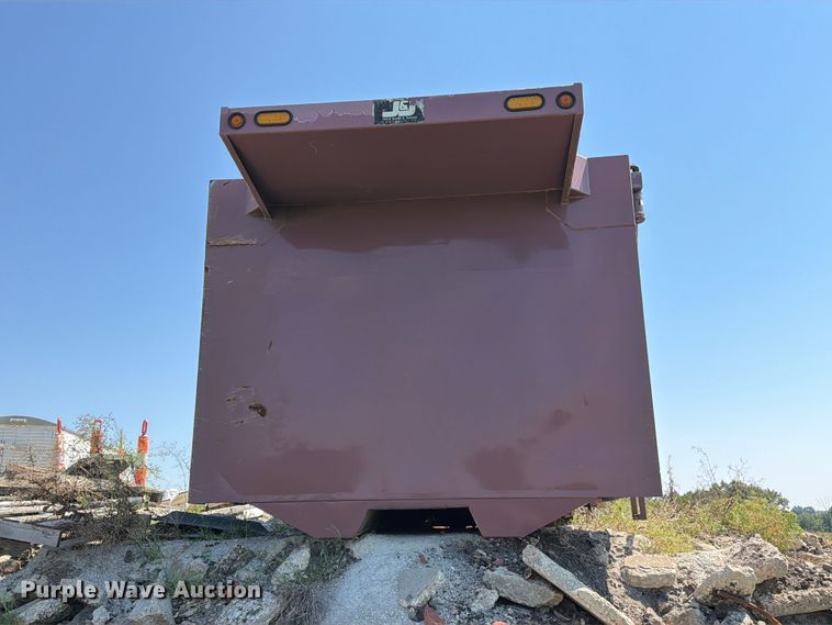 image for item DZ4710 J&J 7-27-05 dump bed