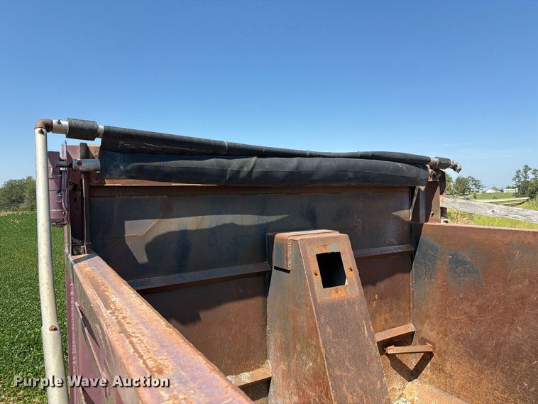 image for item DZ4710 J&J 7-27-05 dump bed