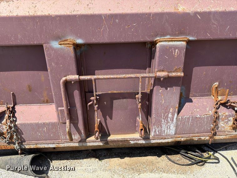 image for item DZ4710 J&J 7-27-05 dump bed