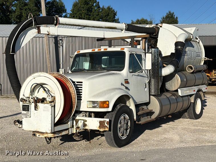 image for item DZ4937 1991 International 4900 sewer jetter truck