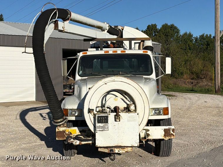 image for item DZ4937 1991 International 4900 sewer jetter truck
