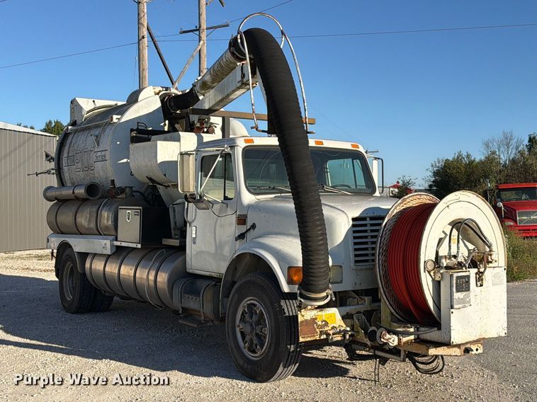 image for item DZ4937 1991 International 4900 sewer jetter truck