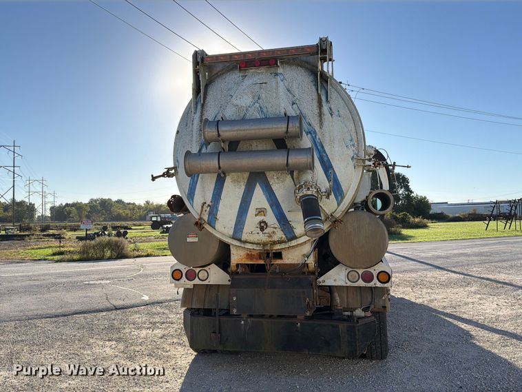 image for item DZ4937 1991 International 4900 sewer jetter truck