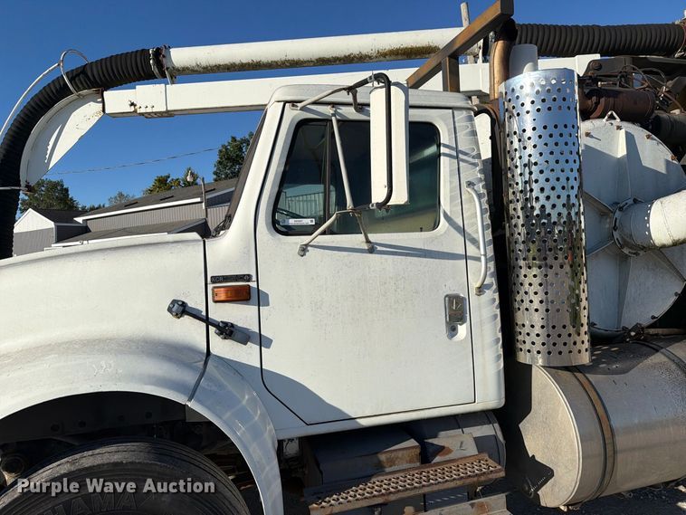 image for item DZ4937 1991 International 4900 sewer jetter truck