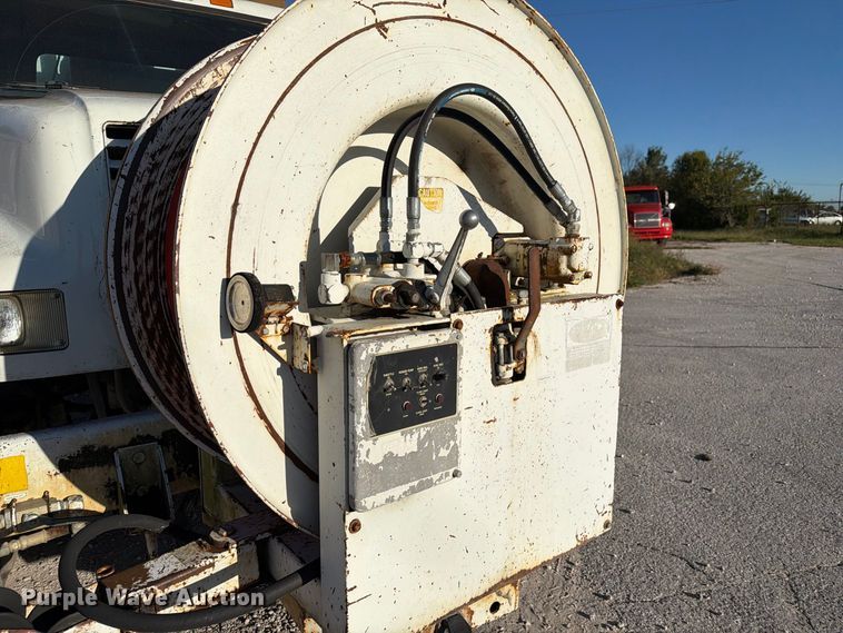 image for item DZ4937 1991 International 4900 sewer jetter truck