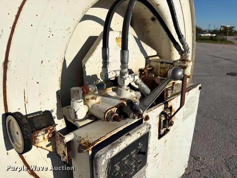image for item DZ4937 1991 International 4900 sewer jetter truck