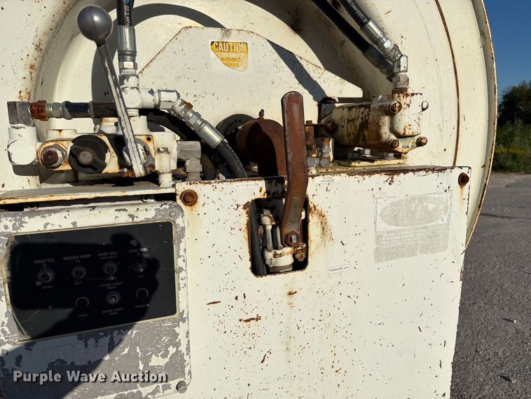 image for item DZ4937 1991 International 4900 sewer jetter truck
