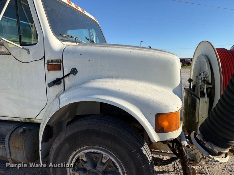 image for item DZ4937 1991 International 4900 sewer jetter truck