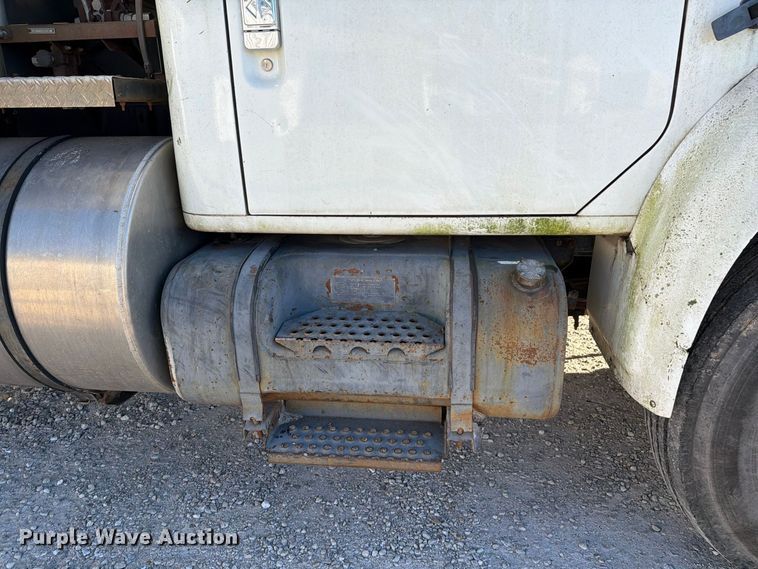 image for item DZ4937 1991 International 4900 sewer jetter truck