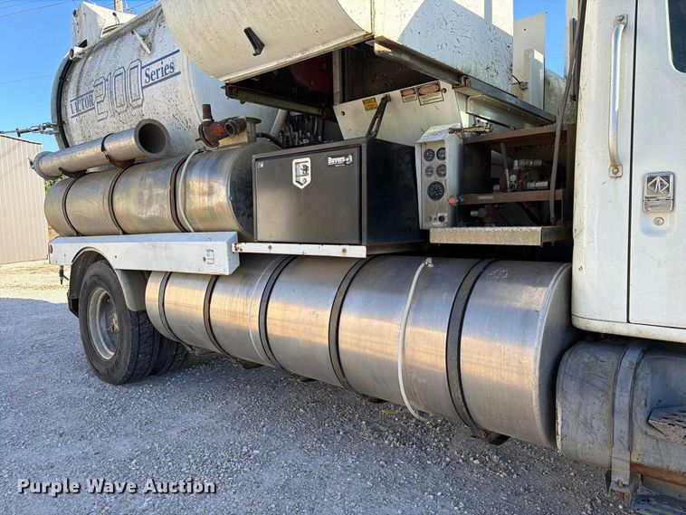 image for item DZ4937 1991 International 4900 sewer jetter truck