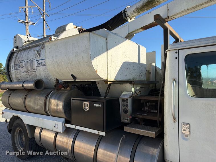 image for item DZ4937 1991 International 4900 sewer jetter truck