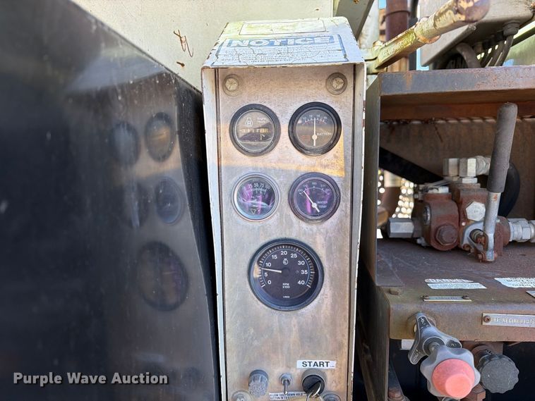 image for item DZ4937 1991 International 4900 sewer jetter truck