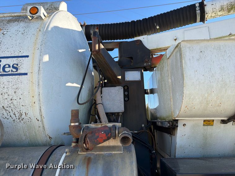 image for item DZ4937 1991 International 4900 sewer jetter truck