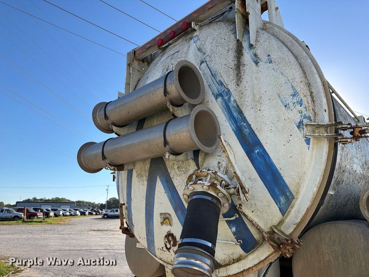 image for item DZ4937 1991 International 4900 sewer jetter truck