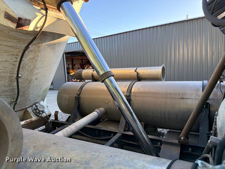 image for item DZ4937 1991 International 4900 sewer jetter truck