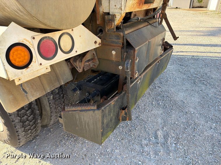 image for item DZ4937 1991 International 4900 sewer jetter truck
