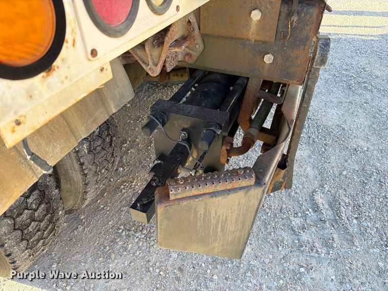 image for item DZ4937 1991 International 4900 sewer jetter truck
