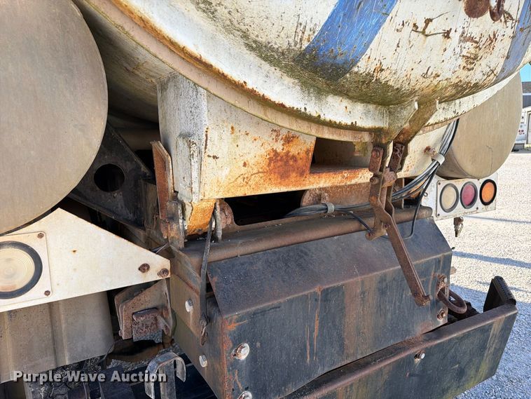 image for item DZ4937 1991 International 4900 sewer jetter truck