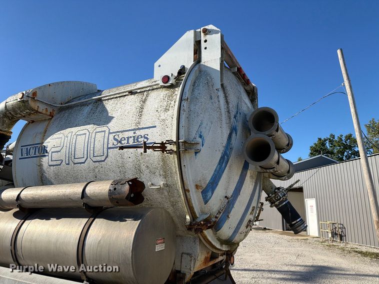 image for item DZ4937 1991 International 4900 sewer jetter truck