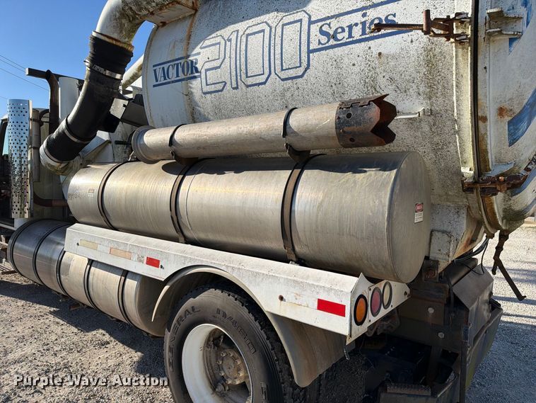 image for item DZ4937 1991 International 4900 sewer jetter truck