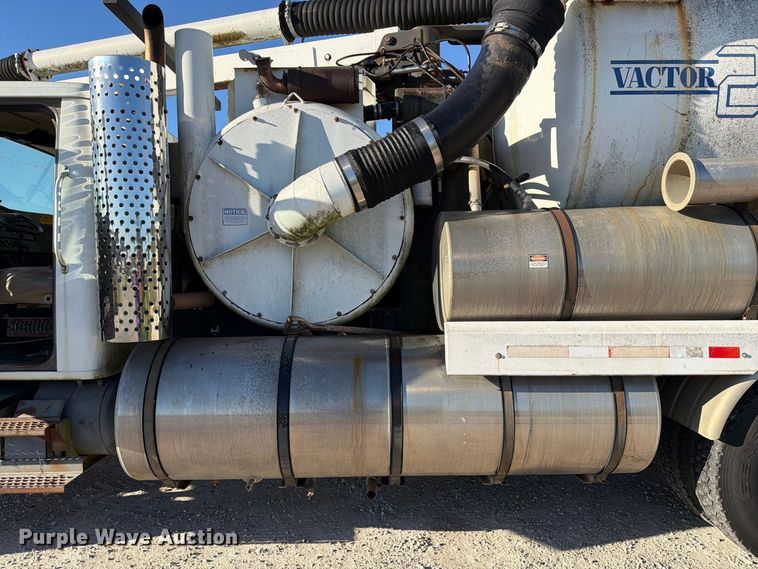 image for item DZ4937 1991 International 4900 sewer jetter truck