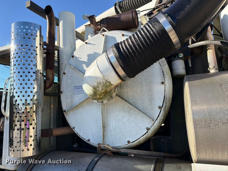 image for item DZ4937 1991 International 4900 sewer jetter truck