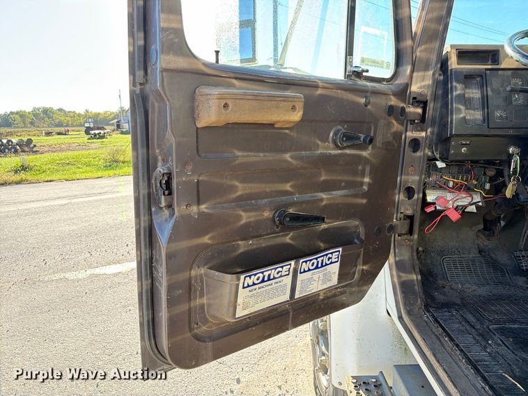image for item DZ4937 1991 International 4900 sewer jetter truck