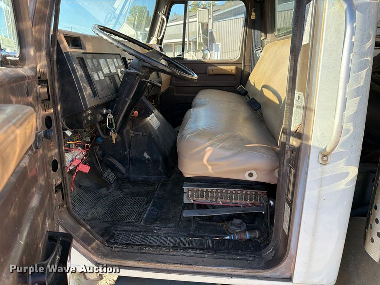 image for item DZ4937 1991 International 4900 sewer jetter truck