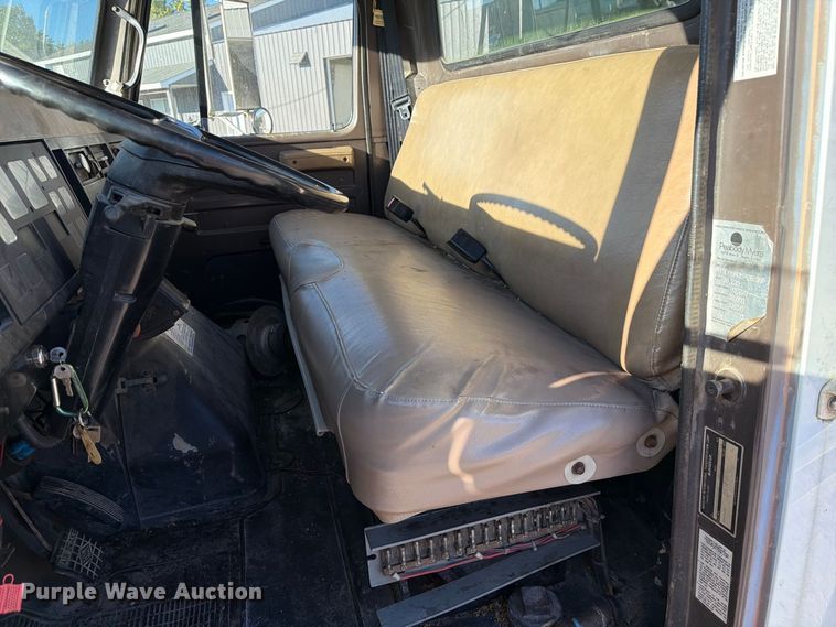 image for item DZ4937 1991 International 4900 sewer jetter truck