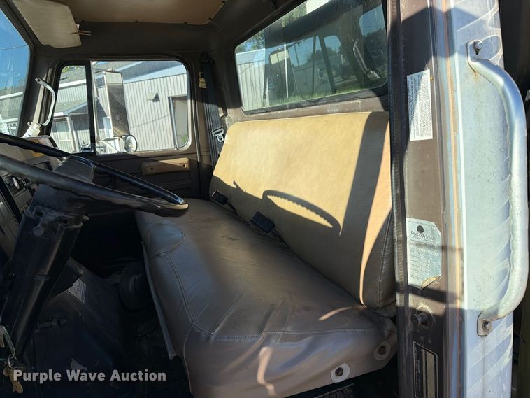 image for item DZ4937 1991 International 4900 sewer jetter truck