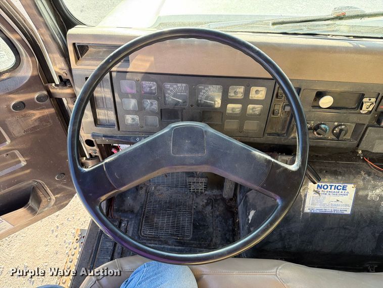 image for item DZ4937 1991 International 4900 sewer jetter truck
