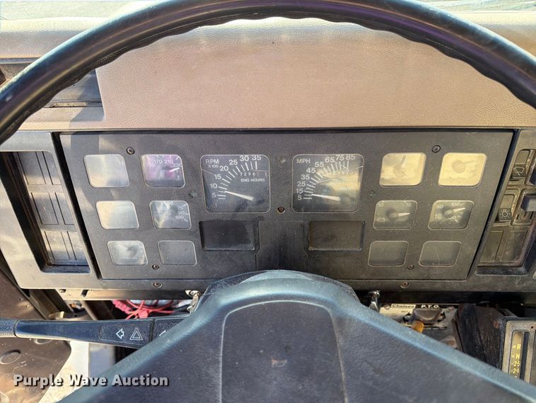image for item DZ4937 1991 International 4900 sewer jetter truck