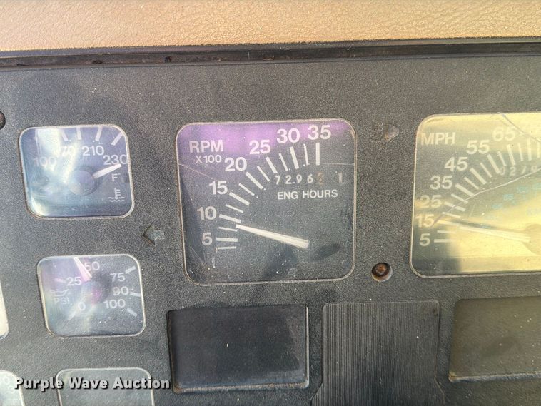 image for item DZ4937 1991 International 4900 sewer jetter truck