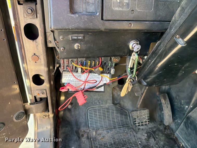 image for item DZ4937 1991 International 4900 sewer jetter truck