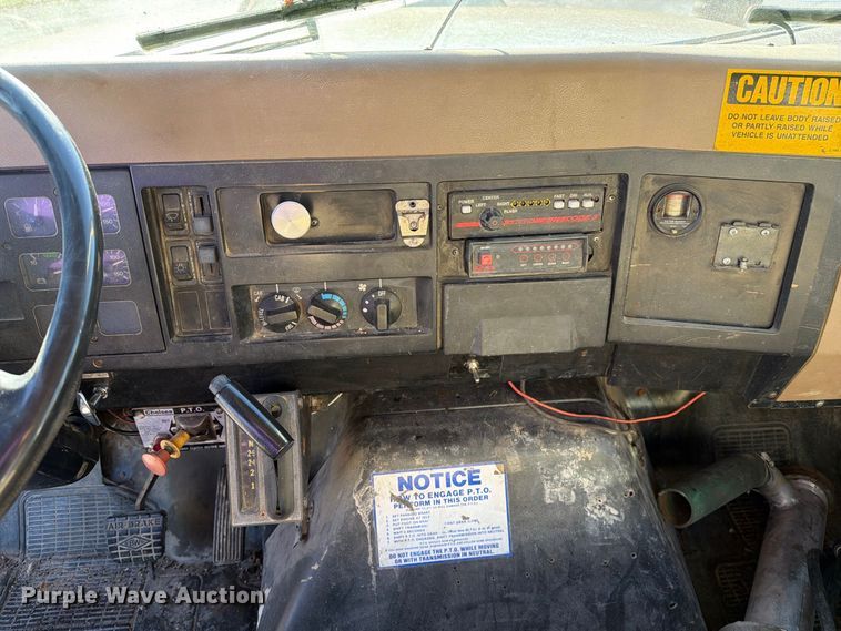 image for item DZ4937 1991 International 4900 sewer jetter truck
