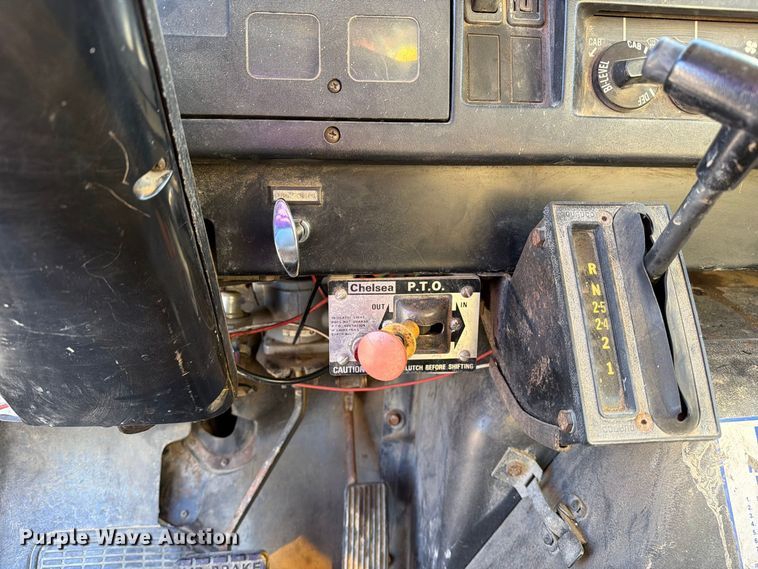 image for item DZ4937 1991 International 4900 sewer jetter truck