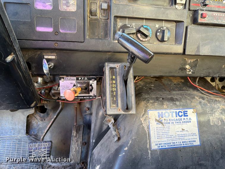 image for item DZ4937 1991 International 4900 sewer jetter truck