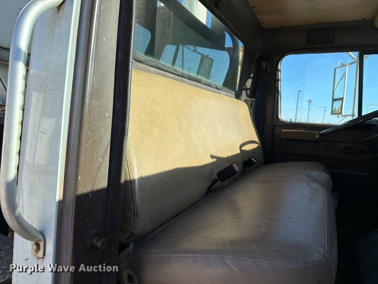 image for item DZ4937 1991 International 4900 sewer jetter truck