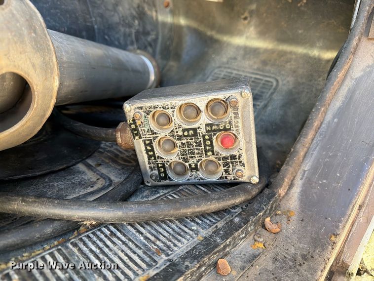 image for item DZ4937 1991 International 4900 sewer jetter truck