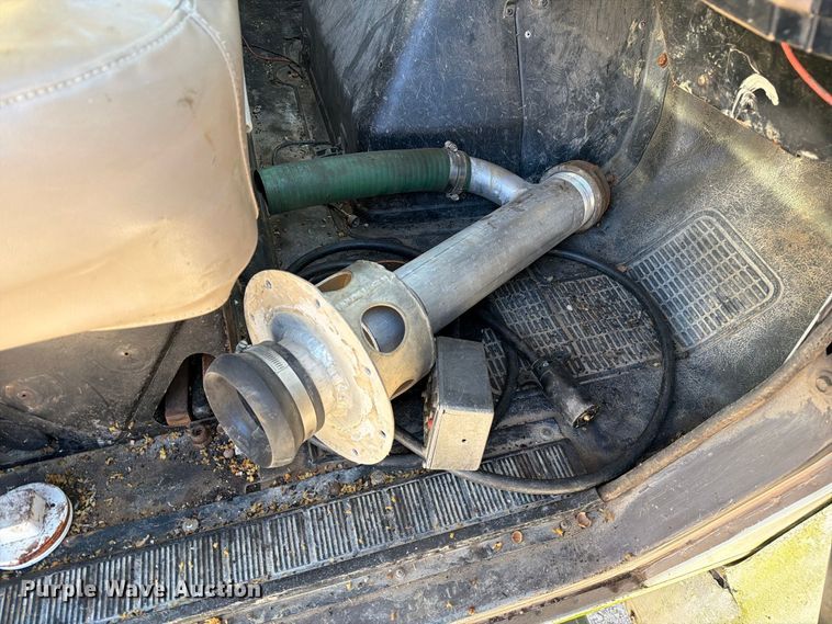 image for item DZ4937 1991 International 4900 sewer jetter truck