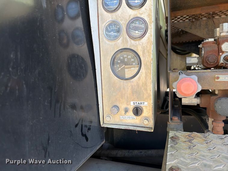 image for item DZ4937 1991 International 4900 sewer jetter truck