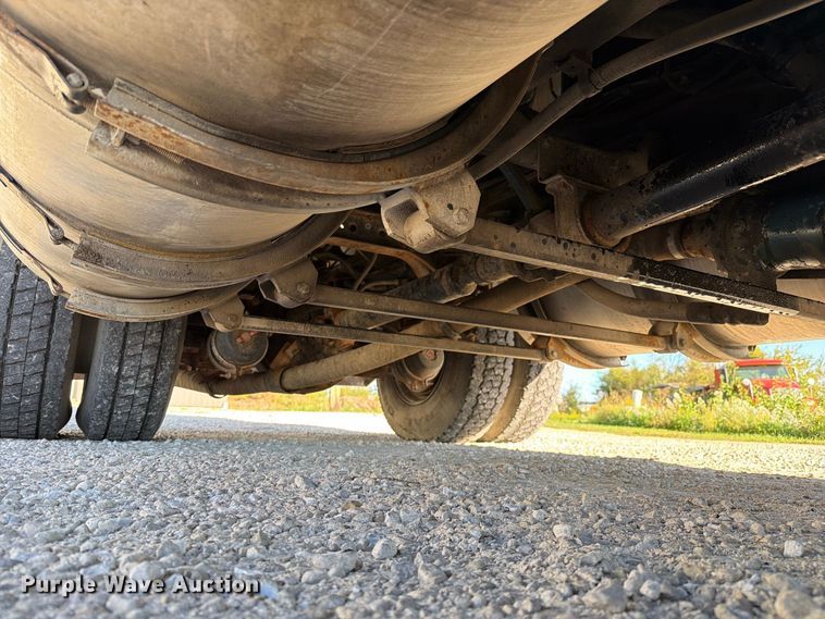 image for item DZ4937 1991 International 4900 sewer jetter truck