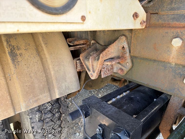 image for item DZ4937 1991 International 4900 sewer jetter truck