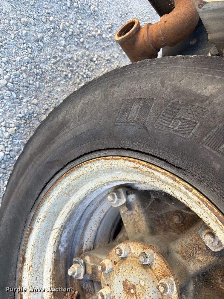 image for item DZ4937 1991 International 4900 sewer jetter truck