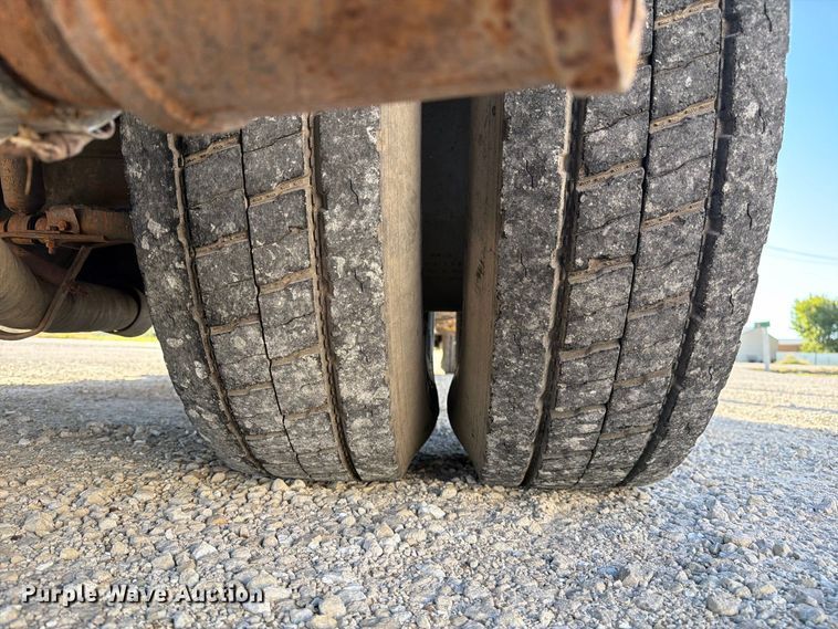 image for item DZ4937 1991 International 4900 sewer jetter truck