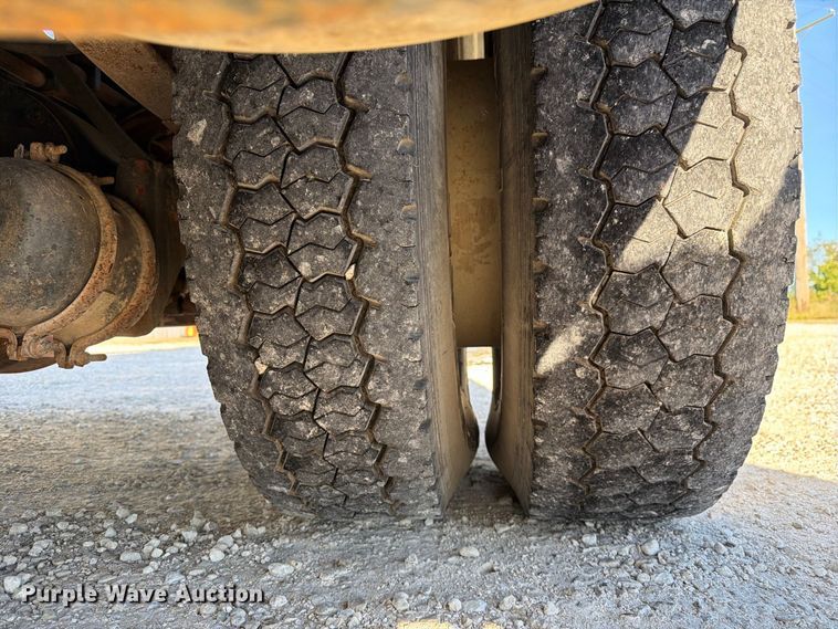image for item DZ4937 1991 International 4900 sewer jetter truck