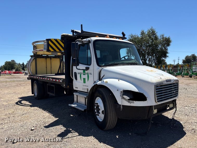 image for item EA0004 2005 Freightliner Business Class M2 flatbed truck with crash attenuator
