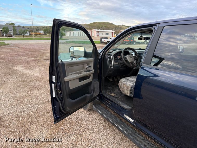 image for item EA0568 2012 Dodge Ram 3500 Crew Cab flatbed pickup truck