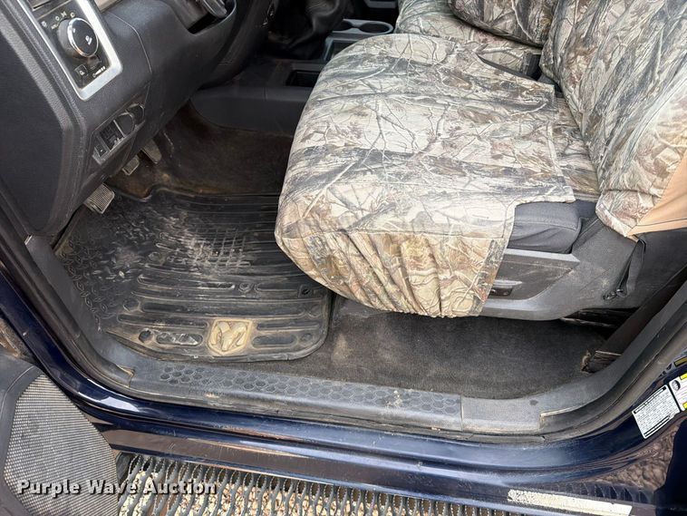 image for item EA0568 2012 Dodge Ram 3500 Crew Cab flatbed pickup truck