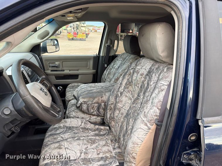 image for item EA0568 2012 Dodge Ram 3500 Crew Cab flatbed pickup truck
